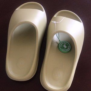 New Yeezy Slide Size 7